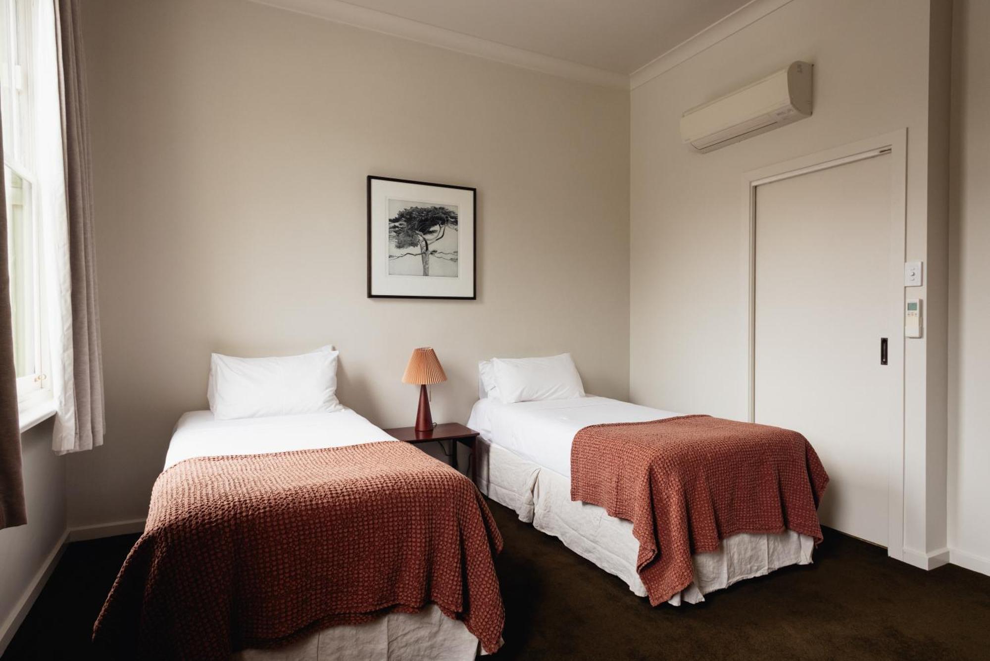 Naughtons Hotel — Photos 2